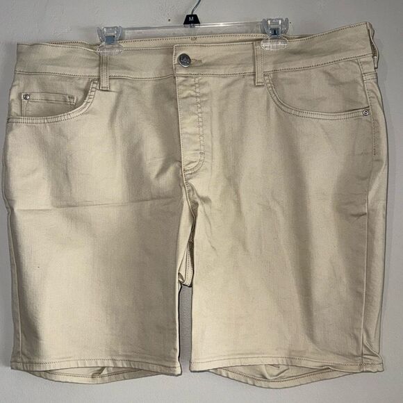 Lee regular fit mid rise Bermuda short size 22 - Picture 1 of 6